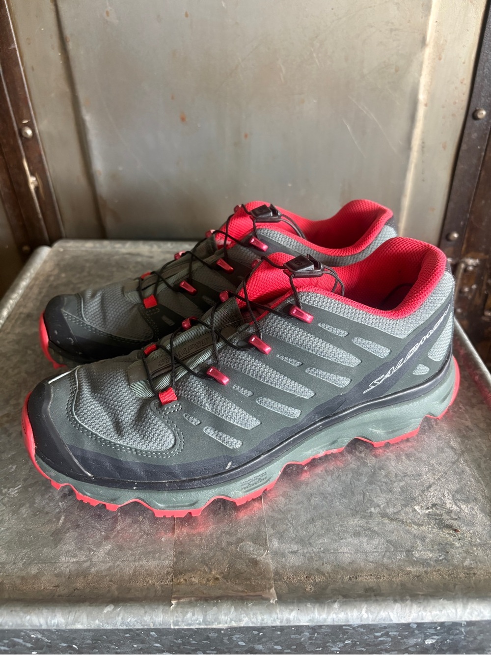 Salomon Synapse women’s Gray and Pink Trail Hiking Running shoe with Quick-Lace